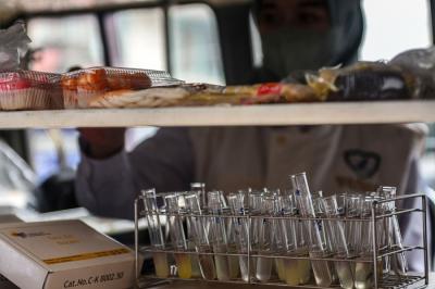 Wakil Wali Kota Palembang Fitrianti Agustinda bersama Balai Besar Pengawasan Obat dan Makanan Palembang melakukan inspeksi medadak ke Pasar Buah Temenggung.