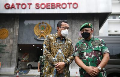 Penandatanganan nota kesepahaman perjanjian kerja sama pemanfaatan jasa layanan perbankan di Jakarta, Kamis (30/12/2021).