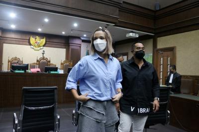 Sebelumnya jaksa penuntut umum telah menuntut hukuman pada para terdakwa 12 bulan rehabilitasi pada sidang sebelumnya.