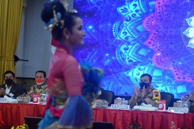 Polda Jateng sampaikan Rilis Akhir Tahun 2021 di Gedung Borobudur Mapolda Jateng, Semarang, Jawa Tengah, Jumat (31/12/2021).