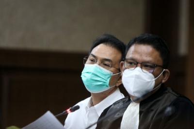 Terdakwa mantan Wakil ketua DPR RI Azis Syamsuddin menjalani sidang di Pengadilan Tipikor, Jakarta, Senin (3/1/2022).