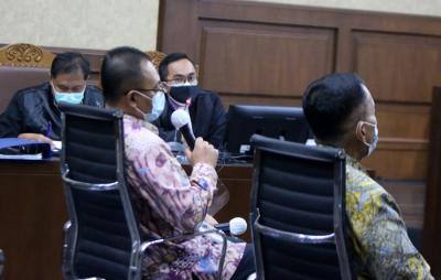 Terdakwa Direktur Pemeriksaan dan Penagihan pada Direktorat Jenderal Pajak (2016-2019) Angin Prayitno Aji dan Dadan Ramdhani menjalani sidang lanjutan.