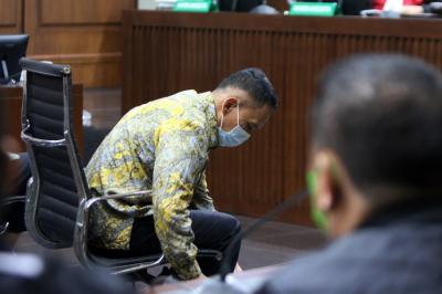 Terdakwa Direktur Pemeriksaan dan Penagihan pada Direktorat Jenderal Pajak (2016-2019) Angin Prayitno Aji dan Dadan Ramdhani menjalani sidang lanjutan.