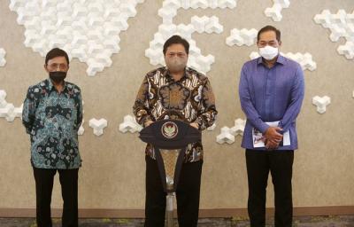 Keterangan pers terkait kebijakan pemerintah tentang harga minyak goreng di Jakarta, Rabu (5/1/2022).