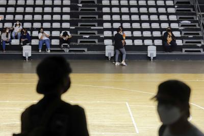 Simulasi kehadiran penonton untuk pertandingan Indonesia Basketball League (IBL) Tokopedia 2022 di Hall Basket Senayan.