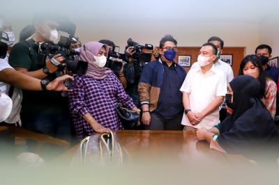 Wakil Ketua DPR Sufmi Dasco Ahmad mengunjungi Polsek Setiabudi untuk mengecek terkait adanya informasi tindak pidana seksual terhadap anak berusia 9 tahun.