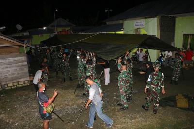 TNI AU, melalui Lanud Silas Papare Jayapura, mengerahkan personel dan menyalurkan bantuan logistik untuk warga masyarakat terdampak banjir.