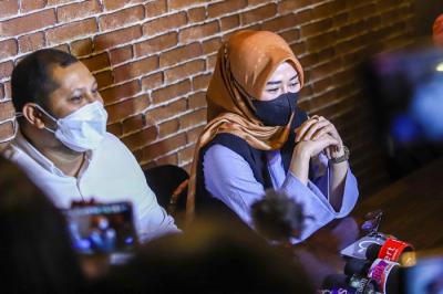 Selebgram Marissya Icha saat menggelar konferensi pers di kawasan Antasari, Jakarta Selatan, Selasa (11/1/2022).