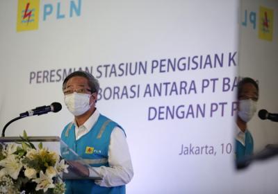 Peresmian pengoperasian Stasiun Pengisian Kendaraan Listrik Umum (SPKLU) Plaza Mandiri di Jakarta, Senin (10/1/2022).