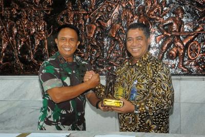 Penandatangan perjanjian nota kesepahaman penyediaan layanan perbankan antara Unit Usaha Syariah (UUS) Bank BTN atau BTN Syariah dengan Akademi Militer.