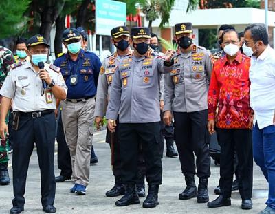Kapolri Jenderal Listyo Sigit Prabowo meninjau langsung Pelabuhan Benoa, Bali.