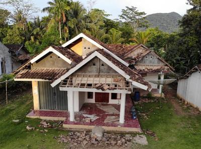 Sebanyak 1.378 unit rumah terdampak pascabencana gempabumi M 6,6 yang terjadi di Kabupaten Pandeglang, Banten, Jumat (14/1).