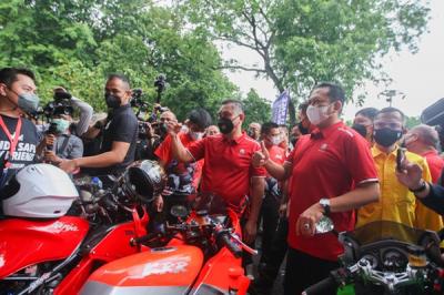 treet Race Polda Metro Jaya di Jalan Inspeksi Kali Ancol, Jakarta Utara, Minggu (16/1/2022).