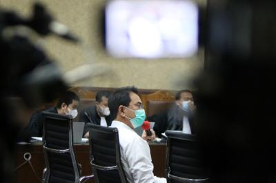 Terdakwa Mantan Wakil ketua DPR RI Azis Syamsuddin menjalani sidang di Pengadilan Tipikor, Jakarta, Senin (17/1/2022).