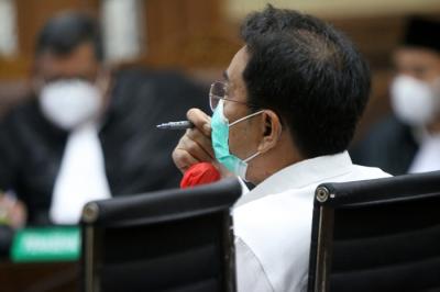 Terdakwa Mantan Wakil ketua DPR RI Azis Syamsuddin menjalani sidang di Pengadilan Tipikor, Jakarta, Senin (17/1/2022).
