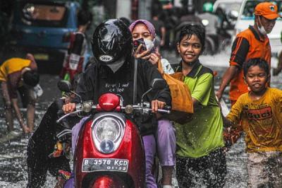 Suasana kawasan terdampak banjir akibat curah hujan tinggi di Ancol, Pademangan, Jakarta Utara, Selasa (18/1/2022).