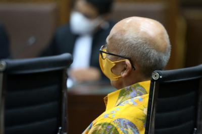 Tersangka Pemilik PT AMS, Kiagus Emil Fahmy Cornain menjalani sidang lanjutan di Pengadilan Tipikor, Jakarta, Selasa (18/1/2022).