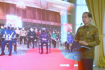 Presiden Joko Widodo hadiri Pertemuan Tahunan Industri Jasa Keuangan Tahun 2022 dan Peluncuran Taksonomi Hijau Indonesia secara virtual.