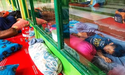 Suasana pengungsi di Masjid Jabal Nur, Blok 10 Perumnas Antang, Kecamatan Manggala, Makassar, Jumat (21/1/2022).