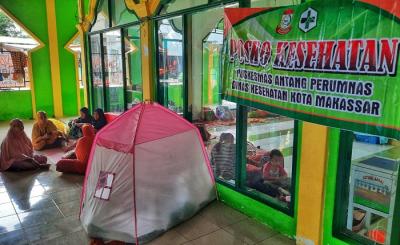 Suasana pengungsi di Masjid Jabal Nur, Blok 10 Perumnas Antang, Kecamatan Manggala, Makassar, Jumat (21/1/2022).