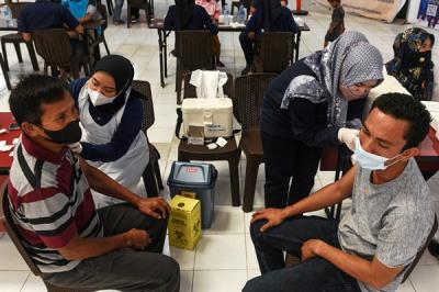 Guna mempercepat vaksin Covid-19 di Kota Palembang Polda Sumsel, Yayasan Budha Tzu Chi, dan PT Pertamina Gas menyediakan kuota vaksin untuk 1.500 orang.
