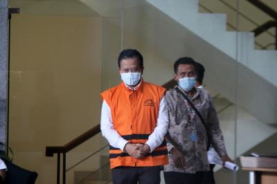 Tersangka Kepala Dinas Perumahan, Kawasan Permukiman dan Pertahanan Kota Bekasi nonaktif, Jumhana Luthfi usai menjalani pemeriksaan di Gedung KPK.