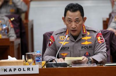 Kapolri Jenderal Pol Listyo Sigit Prabowo mengikuti rapat kerja bersama Komisi III DPR di kompleks Parlemen, Jakarta, Senin (24/1/2022).