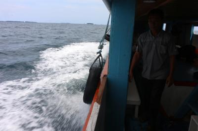 Angkutan umum transportasi air atau ojeg tradisional pelabuhan Kaliadem kepulauan seribu sepi penumpang, Sabtu, (22/1/2022).