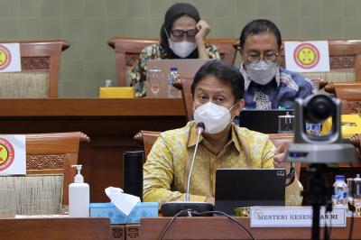 Menteri Kesehatan Budi Gunadi Sadikin mengikuti rapat kerja dengan Komisi IX DPR di Kompleks Parlemen, Senayan, Jakarta, Selasa (25/1/2022).