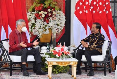 Presiden Joko Widodo menggelar pertemuan tete-a-tete bersama Perdana Menteri Singapura, Lee Hsien Loong di The Sanchaya Resort Bintan, Kabupaten Bintan.