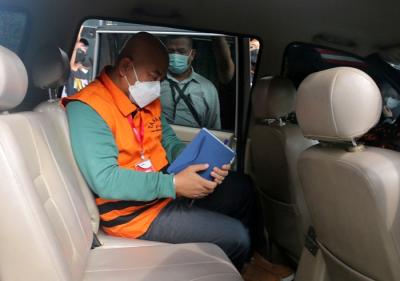 Tersangka Wali Kota nonaktif Bekasi Rahmat Effendi usai menjalani pemeriksaan di Gedung Merah Putih KPK, Jakarta, Selasa (25/1/2022).