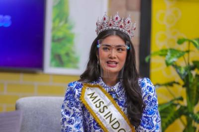 Miss Indonesia 2020 Carla Yules saat sesi foto di iNews Tower, MNC Center, Kebon Sirih, Jakarta Pusat, Rabu (26/1/2022).