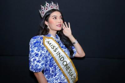 Miss Indonesia 2020 Carla Yules saat sesi foto di iNews Tower, MNC Center, Kebon Sirih, Jakarta Pusat, Rabu (26/1/2022).