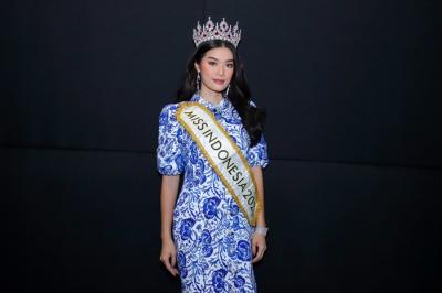 Miss Indonesia 2020 Carla Yules saat sesi foto di iNews Tower, MNC Center, Kebon Sirih, Jakarta Pusat, Rabu (26/1/2022).