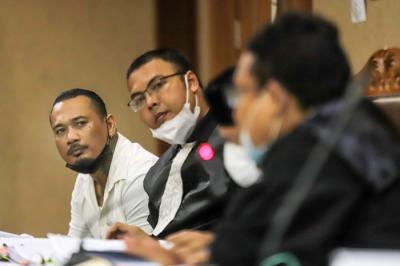 Musisi I Gede Ari Astina atau lebih dikenal Jerinx SID saat menjalani sidang lanjutan kasus pengancaman melalui media elektronik di PN Jakarta Pusat.