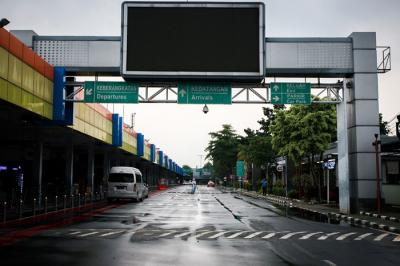 Suasana sepi Bandara Halim Perdanakusuma yang ditutup sementara di Jakarta Timur, Rabu (26/1/2022).