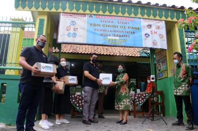 MNC Peduli salurkan bantuan Hand Sanitizer dan Masker dan juga sabun cuci tangan kepada SDN Cikini 01 Pagi Menteng,  Jakarta Pusat, Kamis (27/1/2022).