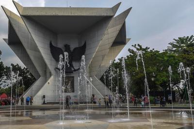 Gubernur Sumsel Herman Deru meresmikan Monumen Perjuangan Rakyat (Monpera) di Jalan Merdeka Palembang, setelah direnovasi, Sabtu (29/1/2022).