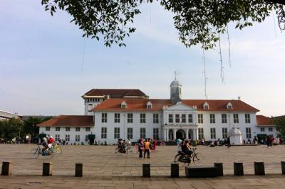 Antusias Pengunjung dialun-alun Museum Fatahillah di kawasan Kota Tua, Jakarta, Sabtu (29/1/2022).