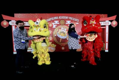 Perayaan Tahun Baru Imlek yang digelar secara virtual di Sampoerna Academy, Serpong, Tangerang Selatan, Banten, Jumat (28/1/2022).
