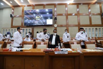 Menteri Investasi/Kepala BKPM Bahlil Lahadalia mengikuti rapat kerja dengan Komisi VI DPR di Kompleks Parlemen, Senayan, Jakarta, Senin (31/1/2022).