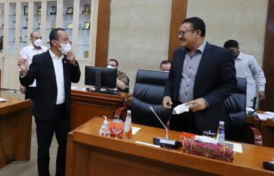 Menteri Investasi/Kepala BKPM Bahlil Lahadalia mengikuti rapat kerja dengan Komisi VI DPR di Kompleks Parlemen, Senayan, Jakarta, Senin (31/1/2022).
