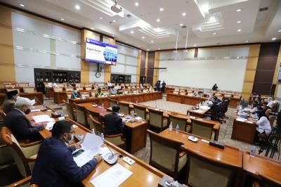 Kepala Pusat Pelaporan dan Analisis Transaksi Keuangan (PPATK) Ivan Yustiavandana Rapat Kerja dengan Komisi III DPR RI di gedung Parlemen, Jakarta.