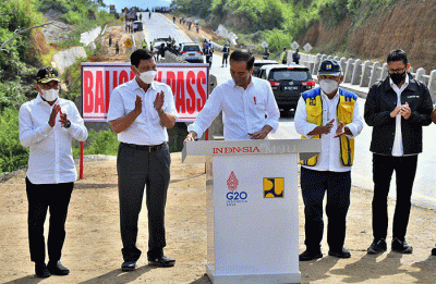 Presiden Jokowi meresmikan Jalan Bypass Balige, di Kabupaten Toba, Sumatera Utara, Rabu (2/2/2022).