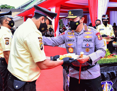 Kapolri Jenderal Listyo Sigit Prabowo memimpin Upacara peringatan Hari Ulang Tahun (HUT) ke-41 Satuan Pengamanan (Satpam).