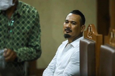 Musisi I Gede Ari Astina atau lebih dikenal Jerinx SID saat hadir untuk menjalani sidang lanjutan kasus pengancaman di Pengadilan Negeri Jakarta Pusat.