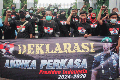 Sejumlah masyarakat yang tergabung dalam Barisan Rakyat Andika Presiden Indonesia melakukan deklarasi mendukung Panglima TNI Andika Perkasa Jadi Presiden 2024.