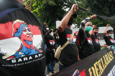 Sejumlah masyarakat yang tergabung dalam Barisan Rakyat Andika Presiden Indonesia melakukan deklarasi mendukung Panglima TNI Andika Perkasa Jadi Presiden 2024.