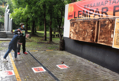 Unnes mengenalkan olahraga melempar pisau kapak bertujuan mengajarkan teknik melempar, dan menyiapkan bibit-bibit atletik yang unggul.