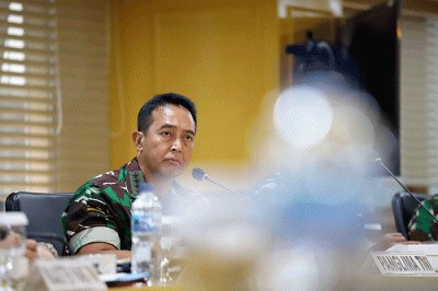 Panglima TNI Jenderal TNI Andika Perkasa mengikuti Rapat Kerja dengan DPD di gedung DPD, Jakarta, Selasa (8/2/2022).